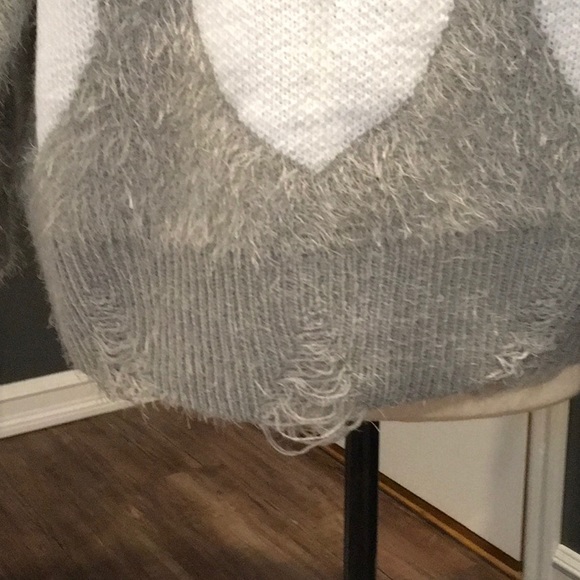 Fluffy Distressed Heart sweater❤️. HP 3/3🔥💥 - Picture 6 of 8